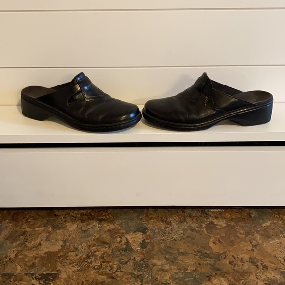 CLARKS clogs - Picture 2 of 10